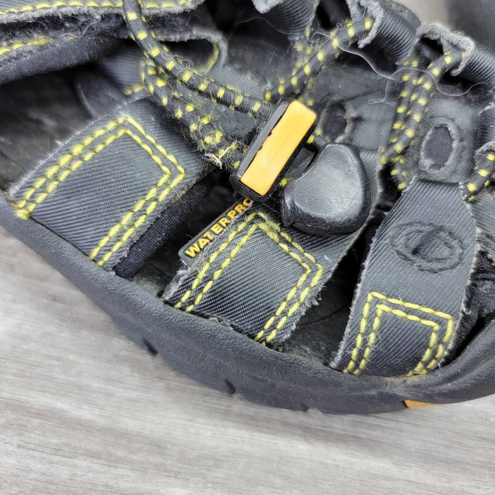 Keen Newport H2 Shoes kids size Black Yellow Waterproof Sandals Outdoor Hiking